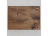 Weinkarte im Balkenfurnier, Rückseite,
Mit Logo + Griffloch